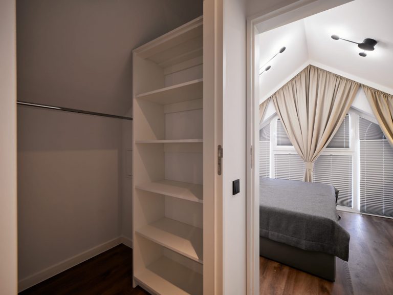 FULLY FURNISHED BESPOKE PORTABLE CABIN, MODULAR BUILDING, CLASSROOM, OFFICE, MARKETING SUITE 2 Modules 11m x 3.5m each
