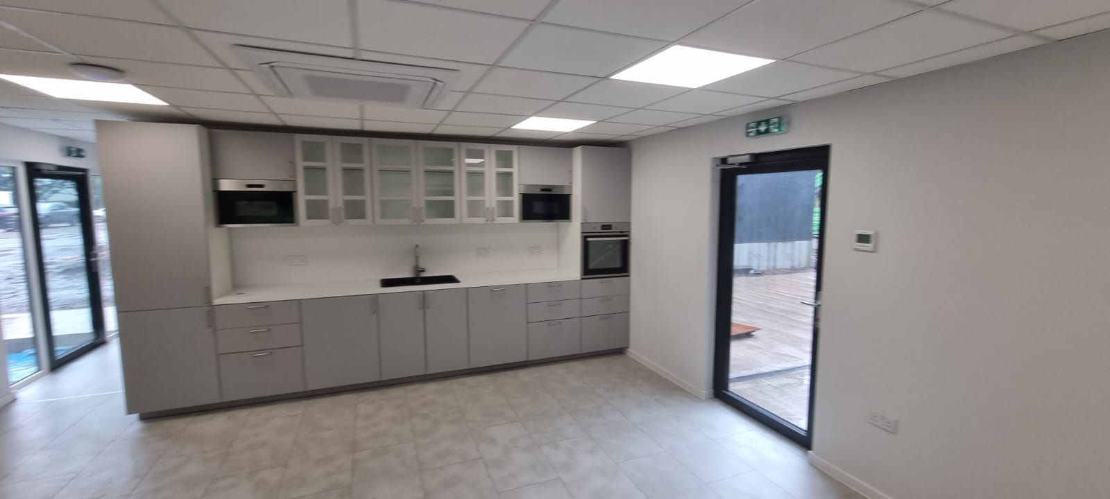 Curry modular building exterior showing custom RAL color scheme, modern design, and weather-resistant KINGSPAN cladding for UK commercial applications by KC Modular Buildings