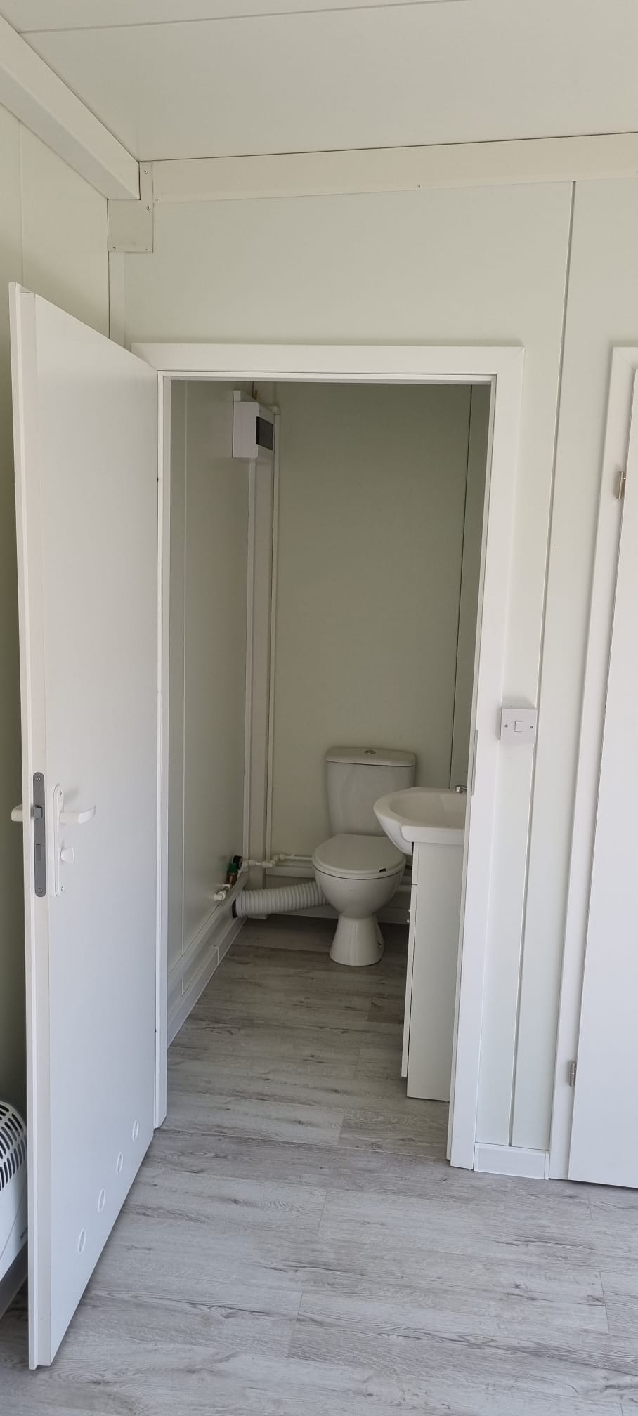 YOLA 6m x 5m portable cabin with toilet and kitchen - welfare unit floor plan