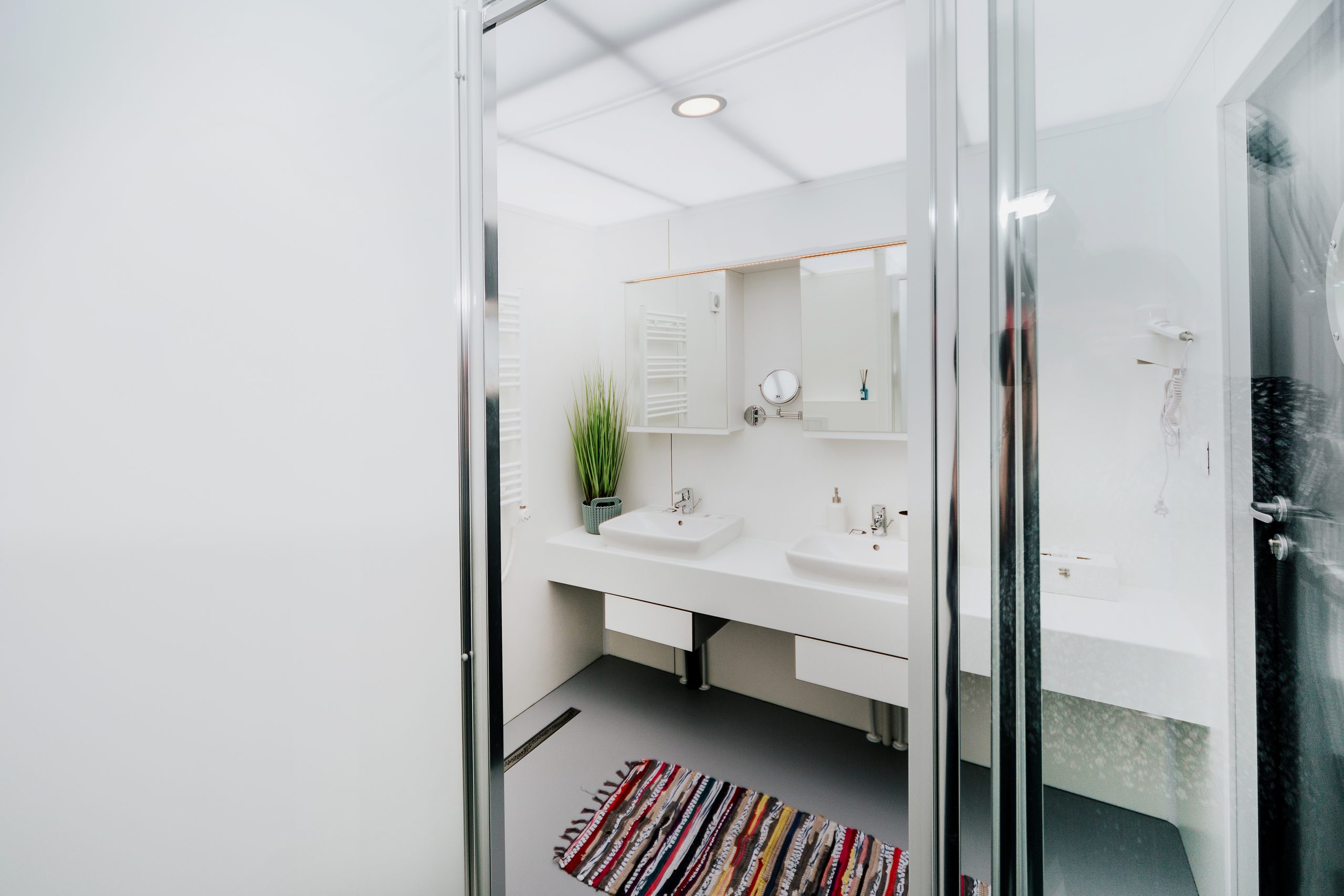 Sanitary module UK - portable shower and toilet unit