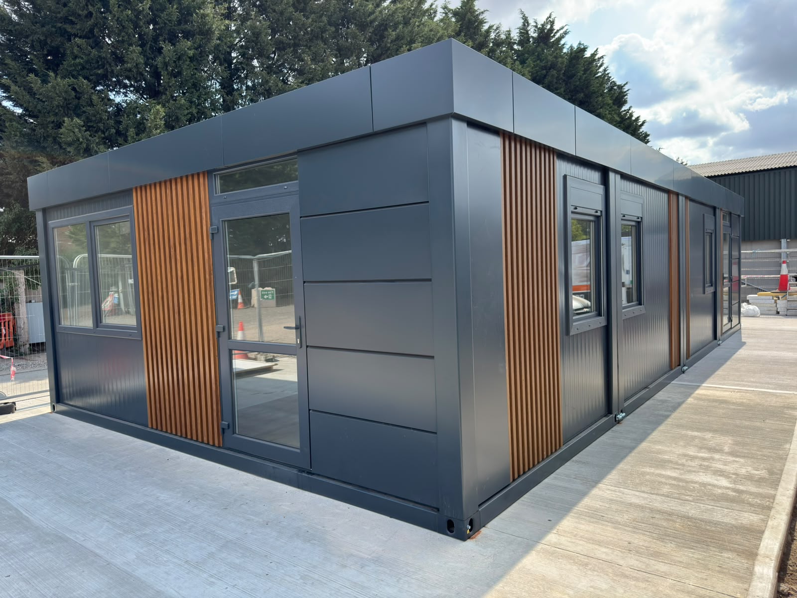 Larger modular office project with kitchen and WC scope