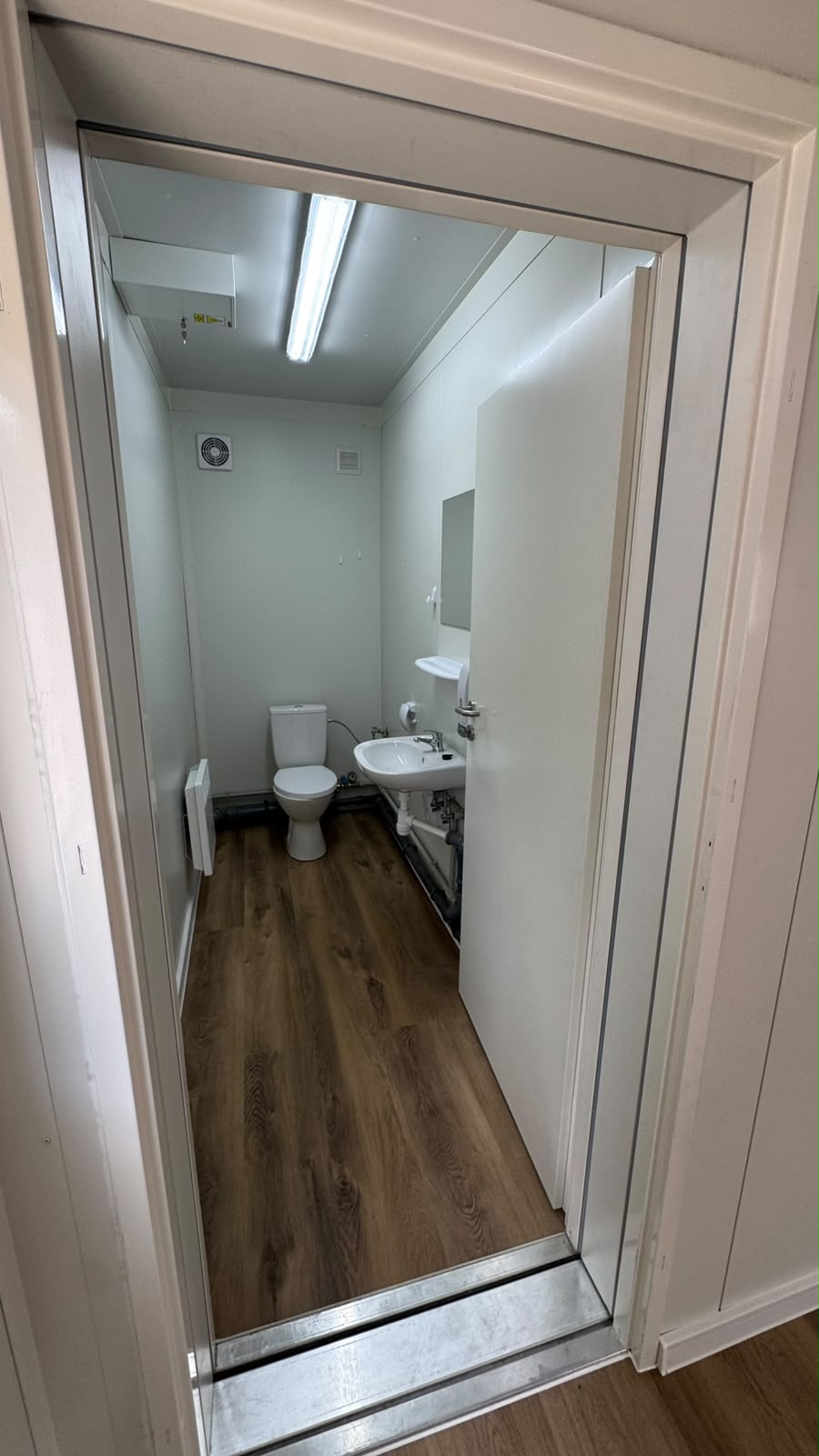 Portable relocatable modular office external cladding detail